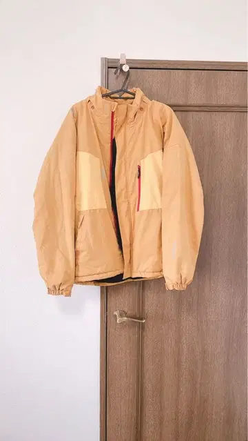 L 사이즈 옐로우 컬러 다운 자켓