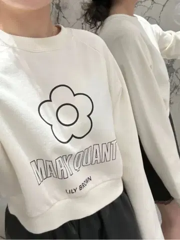 MARY QUANT 플라워 로고 맨투맨