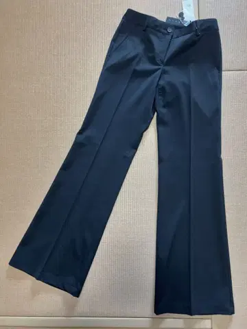 새상품, 미착용 theory 블랙 플레어 팬츠 사이즈 2 슬랙스