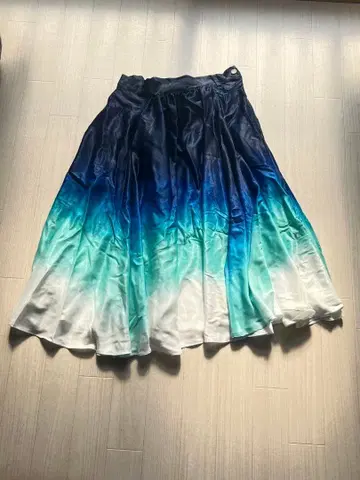 halzama 보이지 않는 것을 보려고 올려다본 밤하늘의 스커트 M