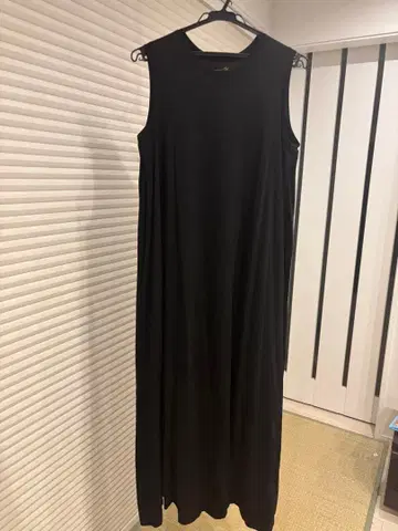 Aya 블랙 슬리브리스 롱 원피스