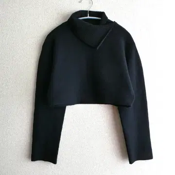 DES PRES 데프레 숏 기장 크롭 풀오버 니트 스웨터