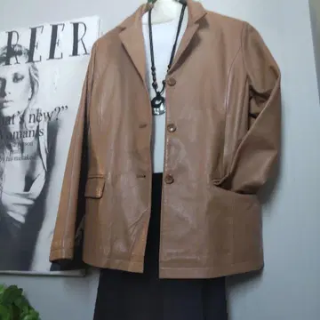 라이트 브라운 부드러운 램 가죽으로 다양한 코디에 활약하는 한 장