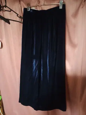 KANCETTI MILANO 란체티 벨벳 슬릿 플레어 스커트