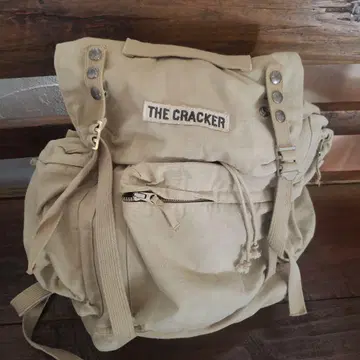 THE CRACKER 베이지 백팩