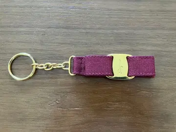 FERRAGAMO 페라가모 키링 VARA 리본형 보르도색