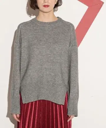 오파크 클립 쫄깃쫄깃 크루넥 미들 게이지 니트