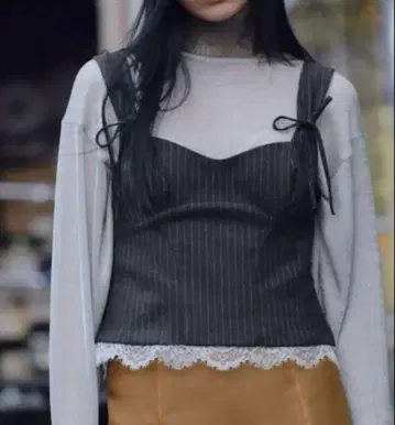 ZARA 핀스트라이프 레이스 트리밍 상의 뷔스티에