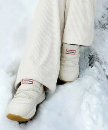 HUNTER 아이보리 스니커즈
