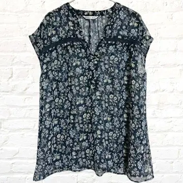 elvence-deux 꽃무늬 프렌치 슬리브 V넥 시어 블라우스