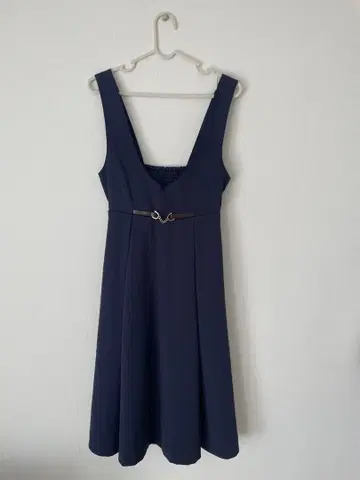 Fi.n.t 네이비 슬리브리스 원피스