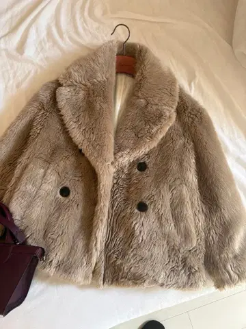 1시즌 착용 투모로우랜드 macphee 코트