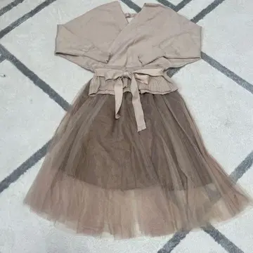 베이지 샤샤 스커트 셋업