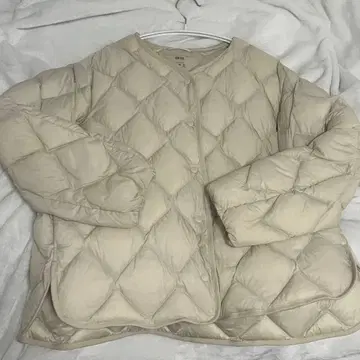 유니클로 울트라 라이트 다운 L 베이지(아이보리)