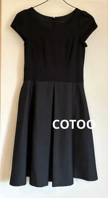 COTOO 반팔 블랙 원피스