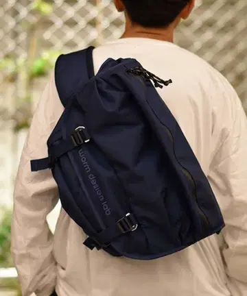 worm design lab. 메신저 백