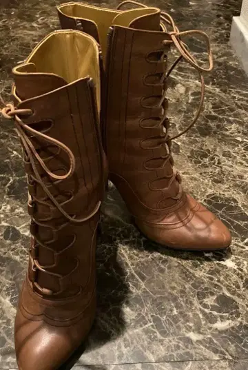 DIANA 미사용 새상품 브라운 레이스업 하이힐 부츠