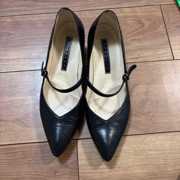 블랙 스틸레토 펌프스 22.5