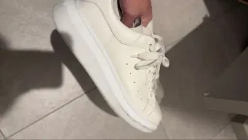 Alexander McQueen 화이트 스니커즈