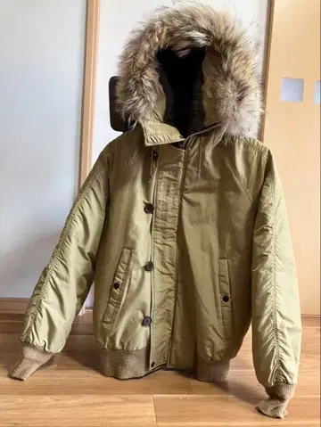 Golden Fleece 퍼 자켓 사이즈 36