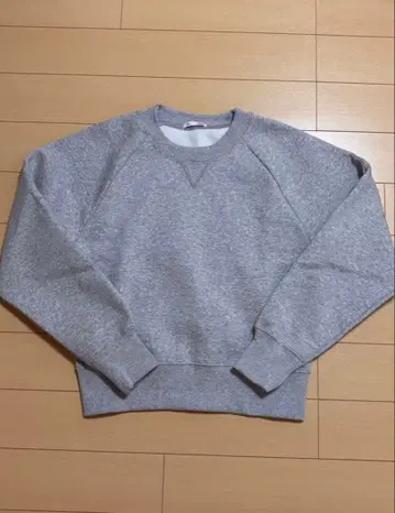 GU 크롭 그레이 맨투맨