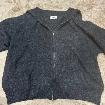 루즈 실루엣 지퍼 니트