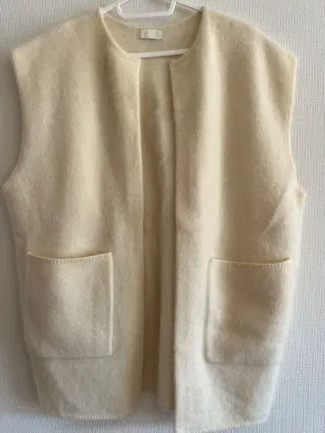 투모로우랜드 보르지 플러피얀 노카라 베스트