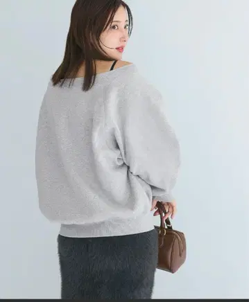 코카 coca 오프숄더 맨투맨 그레이