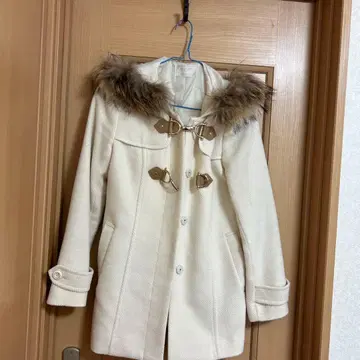 에니시스 화이트 더플 코트 퍼 포함 사이즈 2