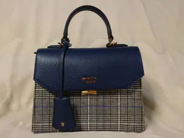 네이비 체크 무늬 핸드백