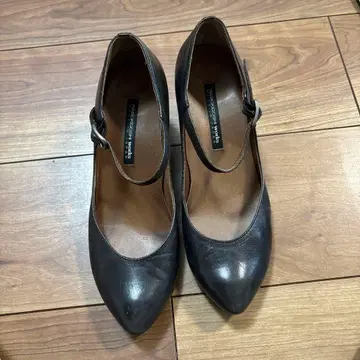 다크 브라운 앵클 스트랩 하이힐 22.5