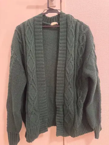 다크 그린 케이블 짜임 니트 스웨터