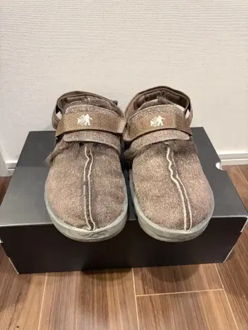 Reebok x END 콜라보 샌들