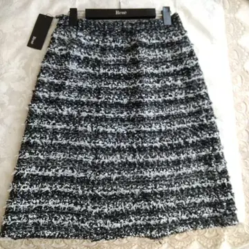 르네 블랙 앤 화이트 트위드풍 니트 스커트