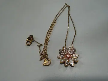 스와로브스키 꽃 모양 목걸이