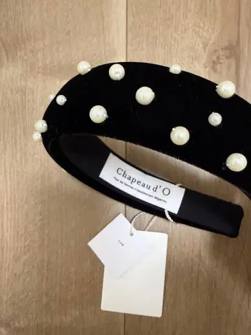 Chapeau d'O 펄 장식 블랙 머리띠