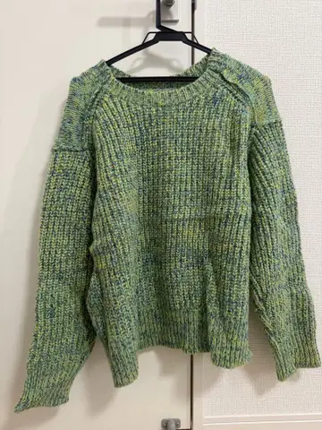 그린 계열 그라데이션 니트 스웨터