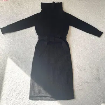 블랙 니트 터틀넥 원피스