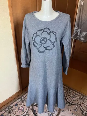 그레이 꽃무늬 프린트 롱 원피스 잉게보그