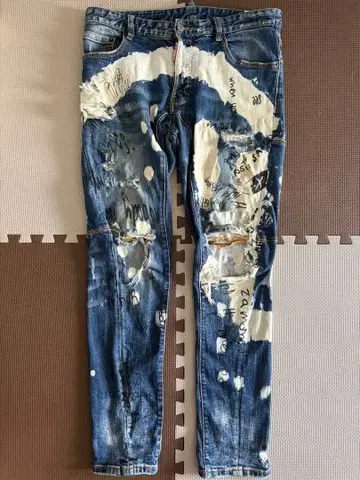 DSQUARED2 데미지 스키니 데님