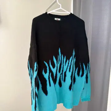 VOLCAN & APHRODITE 불꽃 니트