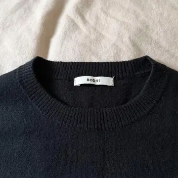 BODHI 실크 캐시미어 크루넥 니트 베스트