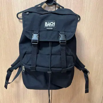 BACH 블랙 백팩