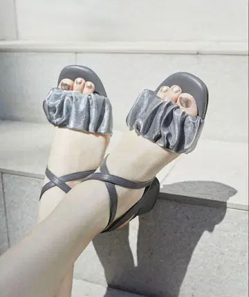 프릴 장식 그레이 샌들 MAJESTIC LEGON 귀여운 샌들