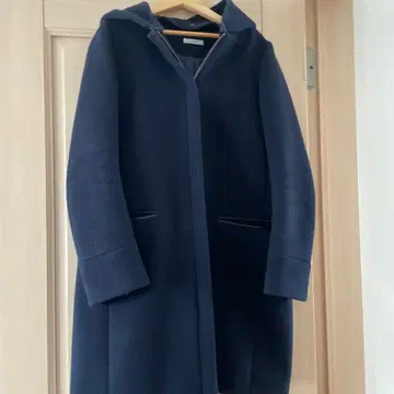 이에나 후드 부착 네이비 울 코트