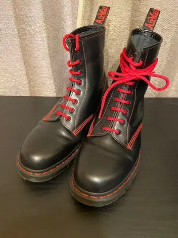 닥터마틴 레드 스티치 8홀 사이즈 UK10