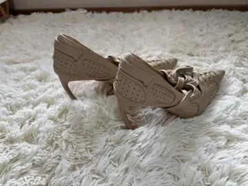 베이지 레이스업 하이힐 펌프스