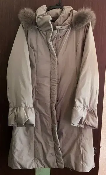 미사용 새상품 컴시즘 후드 부착 베이지 롱 코트