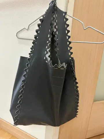 다크 그레이 합성 피혁 토트백