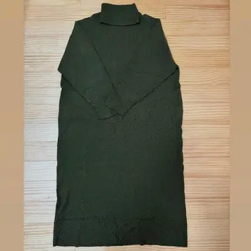 로리즈팜 터틀넥 니트 원피스